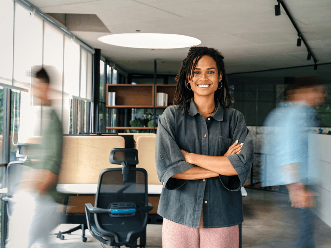 smiling-woman-at-financial-institution