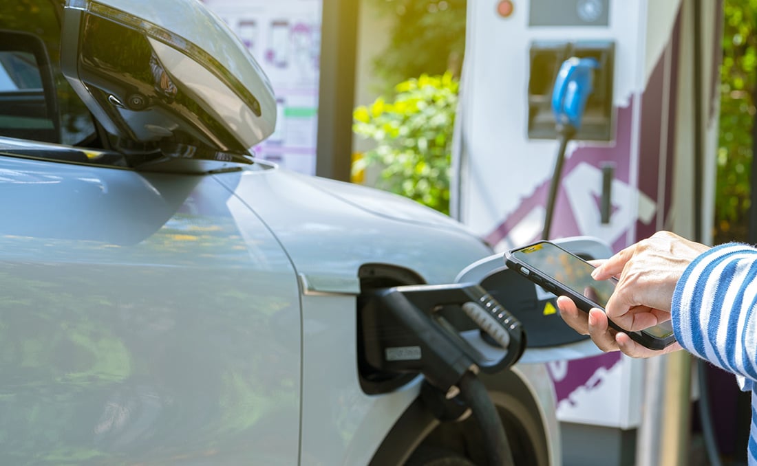 5 Things EV Drivers Hate About Charging Network Payments—And How Payroc Can Help Your Software Application Fix Them